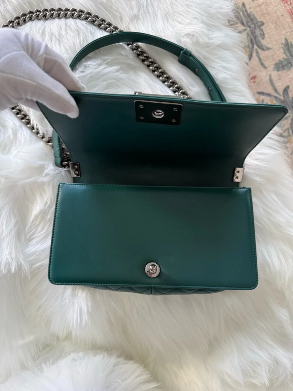 CHANEL: ✨RARE ✨Medium Teal Boy Bag *AUTHENTICATED* - Picture 10 of 15